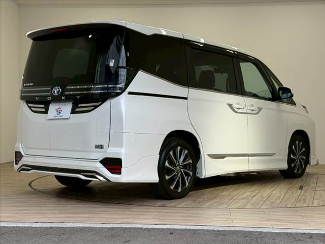 トヨタ ヴォクシーハイブリッドの画像17