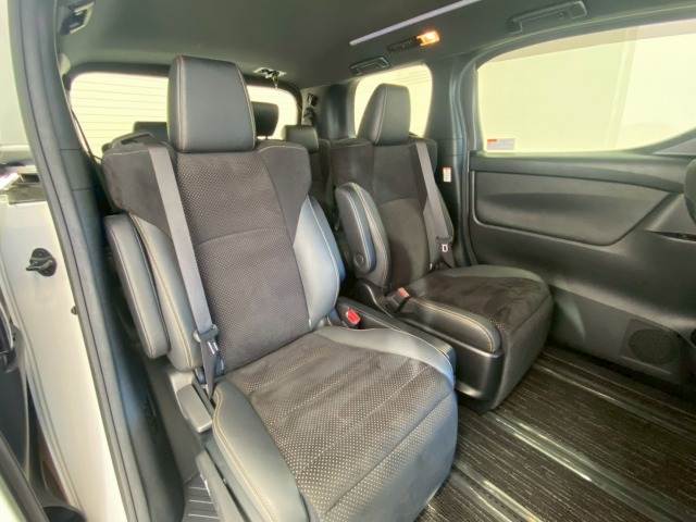 トヨタ アルファードの画像11