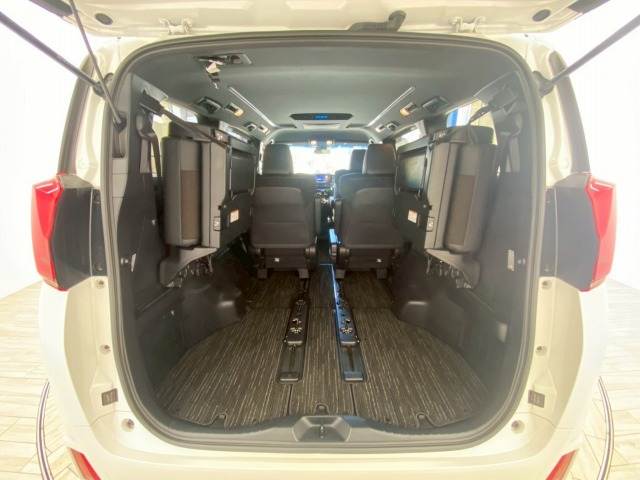 トヨタ アルファードの画像13