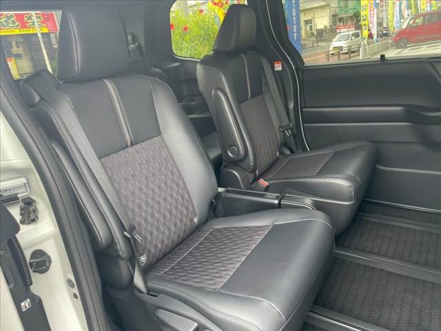 トヨタ ノアハイブリッドの画像11