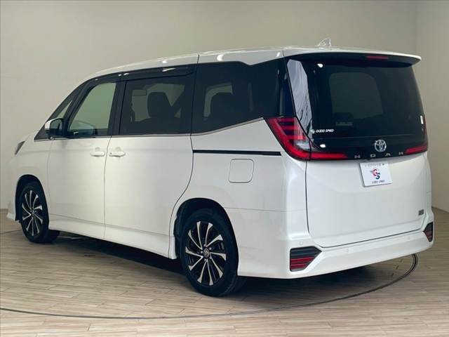 トヨタ ノアハイブリッドの画像16