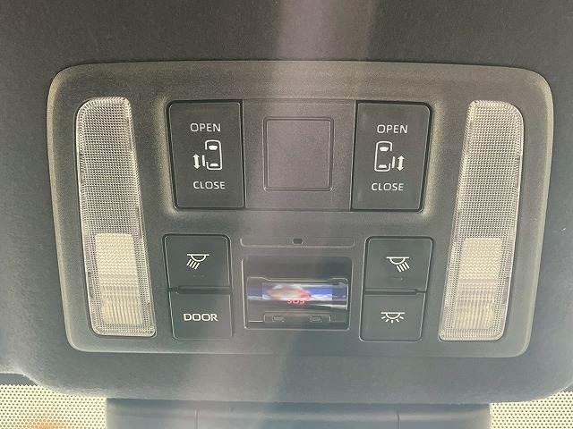 トヨタ ヴォクシーハイブリッドの画像8