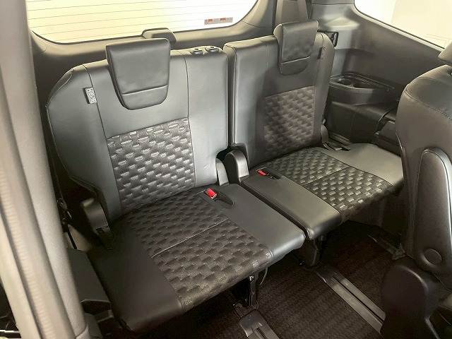 トヨタ ヴォクシーハイブリッドの画像12