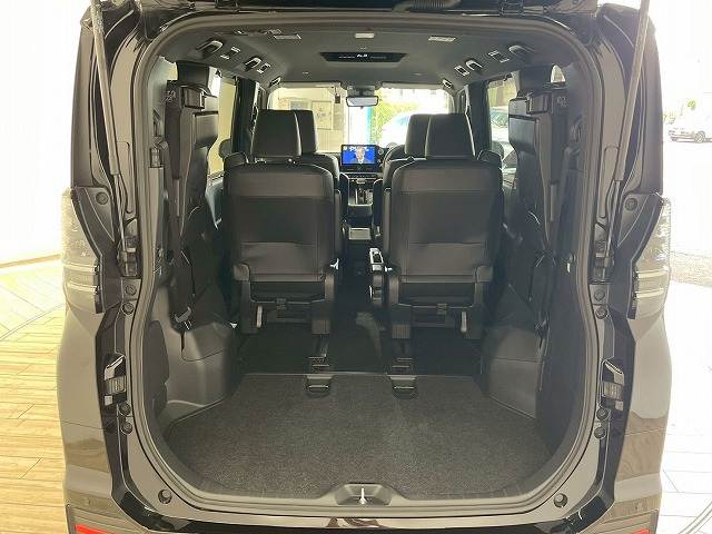 トヨタ ヴォクシーハイブリッドの画像13