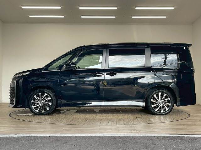 トヨタ ヴォクシーハイブリッドの画像16