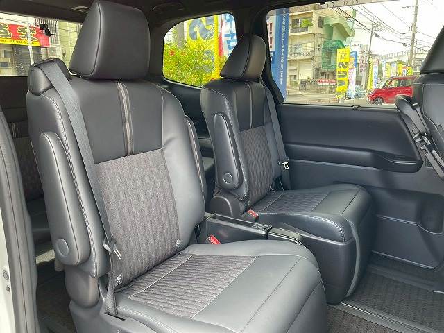 トヨタ ノアハイブリッドの画像11