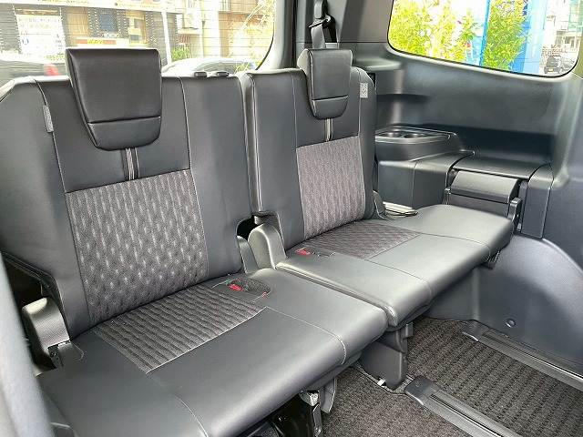 トヨタ ノアハイブリッドの画像12