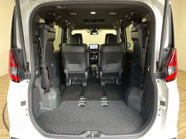 トヨタ ノアハイブリッドの画像13