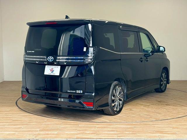 トヨタ ヴォクシーハイブリッドの画像17