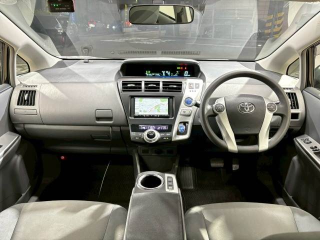 プリウスαS 内装他