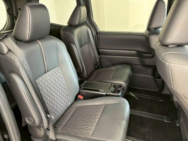 トヨタ ノアハイブリッドの画像11