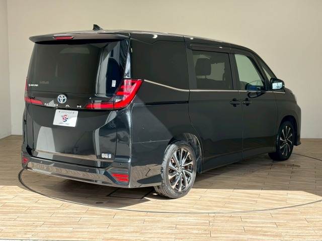 トヨタ ノアハイブリッドの画像16