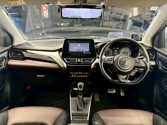 フロンクスベースグレード 内装他