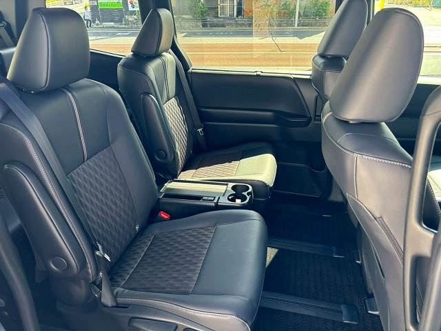 トヨタ ノアハイブリッドの画像11