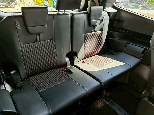 トヨタ ノアハイブリッドの画像12