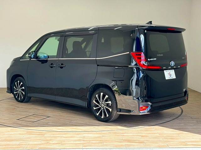 トヨタ ノアハイブリッドの画像16