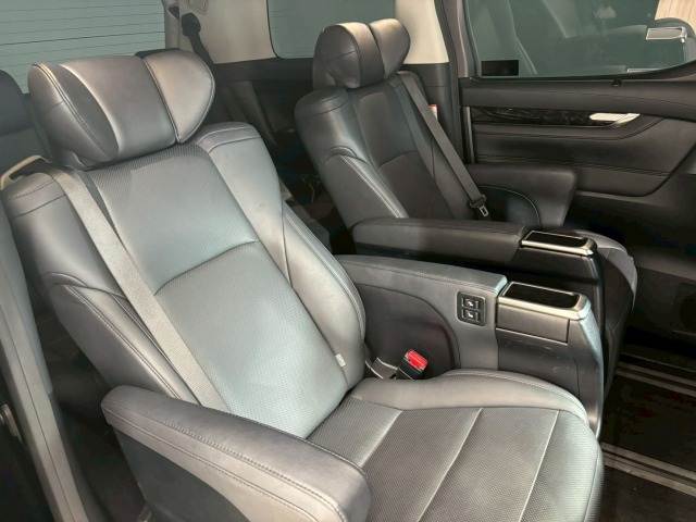 トヨタ アルファードの画像11