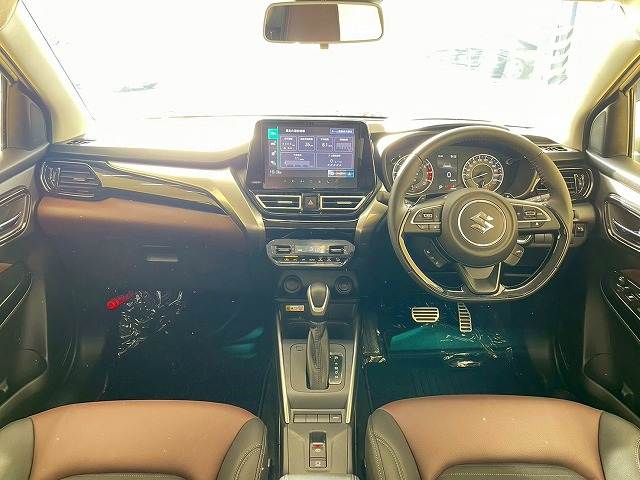 フロンクスベースグレード 内装他