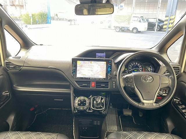 ノアハイブリッドSi“W×B” 内装他