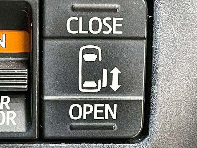 ノアハイブリッドSi“W×B” 内装他