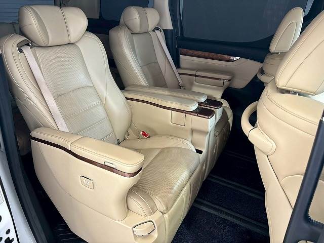 トヨタ ヴェルファイアの画像11