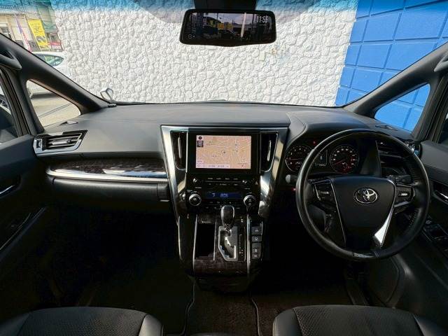 トヨタ&nbsp;アルファードの画像3