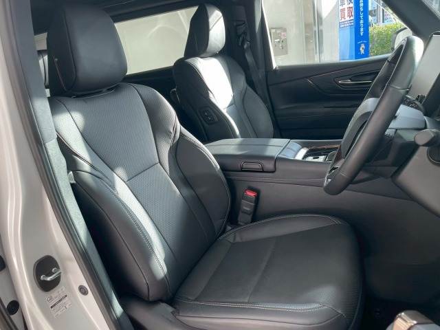 トヨタ アルファードハイブリッドの画像10