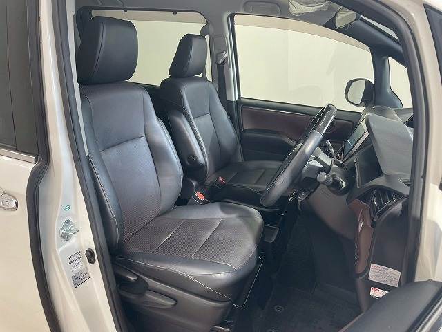 トヨタ エスクァイアハイブリッドの画像10