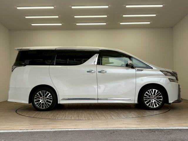 トヨタ ヴェルファイアの画像17