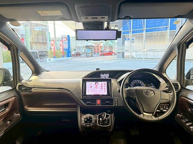 トヨタ&nbsp;エスクァイアハイブリッドの画像3