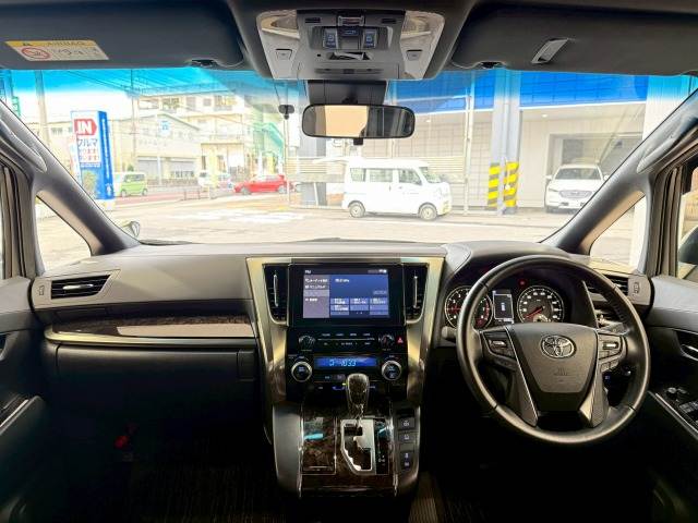 トヨタ ヴェルファイアの画像3