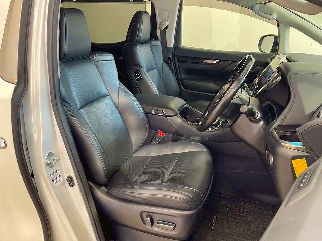 トヨタ アルファードの画像9