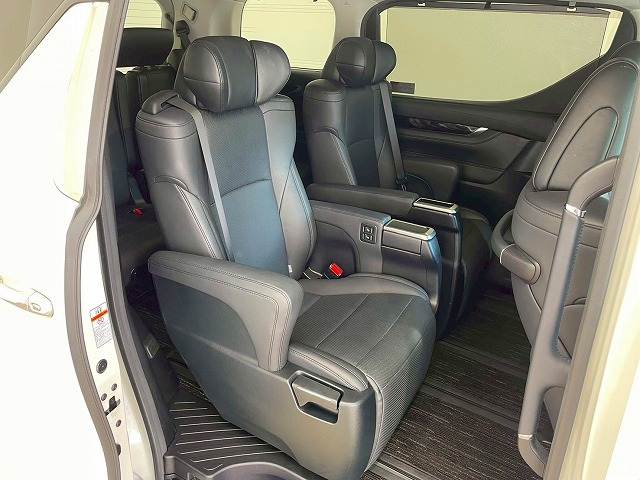 トヨタ アルファードの画像10