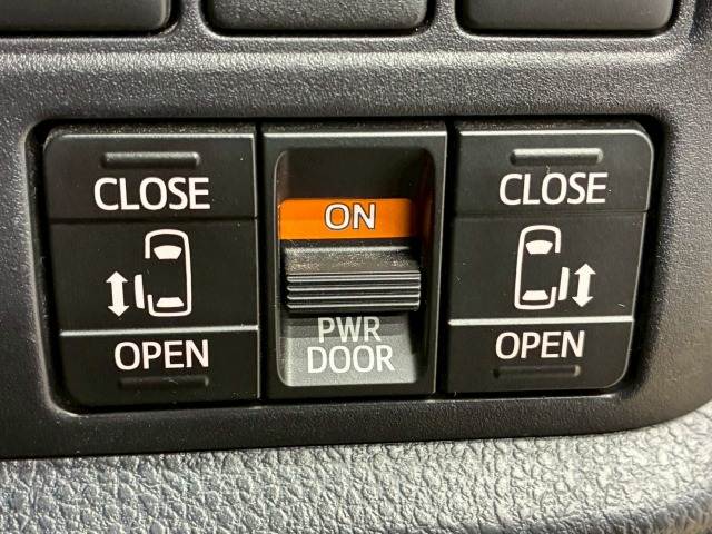 トヨタ&nbsp;ヴォクシーハイブリッドの画像6