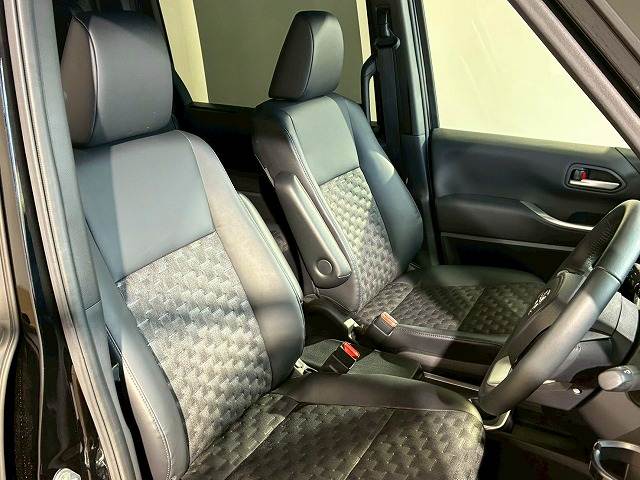 トヨタ&nbsp;ヴォクシーハイブリッドの画像10