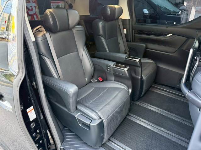 トヨタ&nbsp;アルファードの画像11