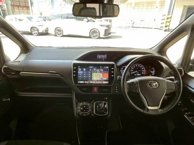 トヨタ エスクァイアハイブリッドの画像3
