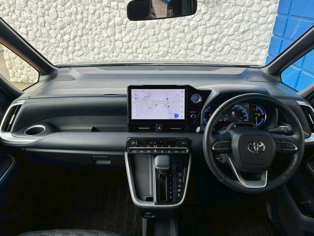 トヨタ&nbsp;ヴォクシーハイブリッドの画像3