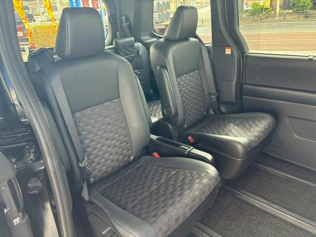 トヨタ&nbsp;ヴォクシーハイブリッドの画像11