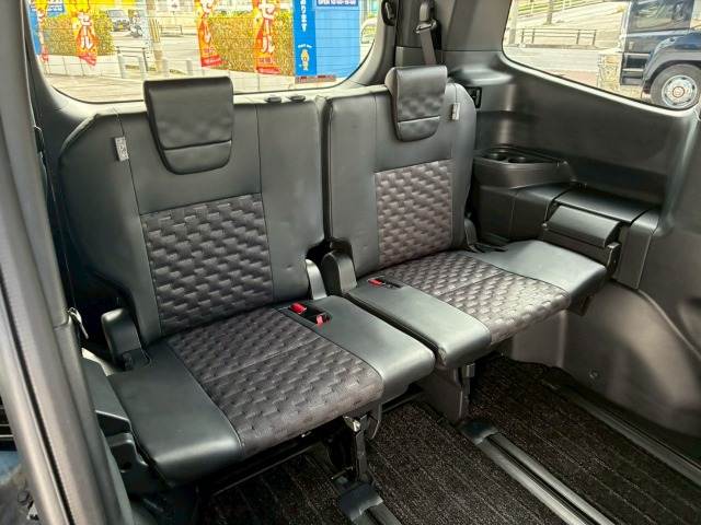 トヨタ&nbsp;ヴォクシーハイブリッドの画像12