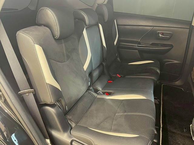 トヨタ&nbsp;プリウスαの画像12