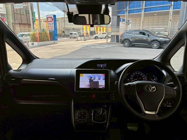 トヨタ&nbsp;エスクァイアハイブリッドの画像3