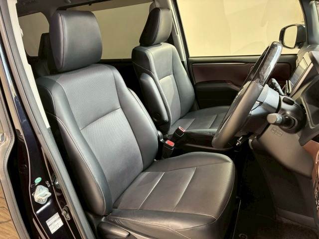 トヨタ&nbsp;エスクァイアハイブリッドの画像10