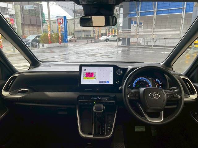 トヨタ&nbsp;ヴォクシーハイブリッドの画像3