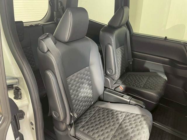 トヨタ&nbsp;ヴォクシーハイブリッドの画像12