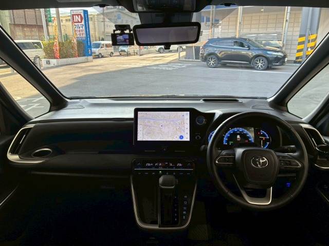 トヨタ&nbsp;ヴォクシーハイブリッドの画像3