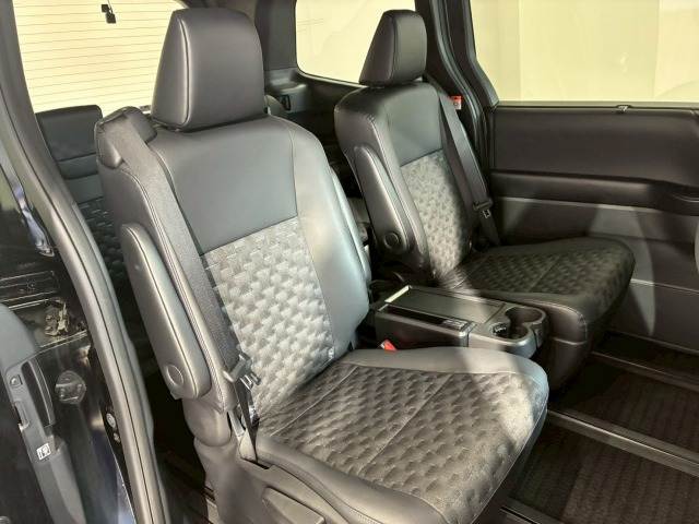 トヨタ&nbsp;ヴォクシーハイブリッドの画像11