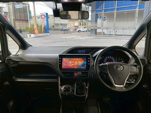 トヨタ ヴォクシーの画像3