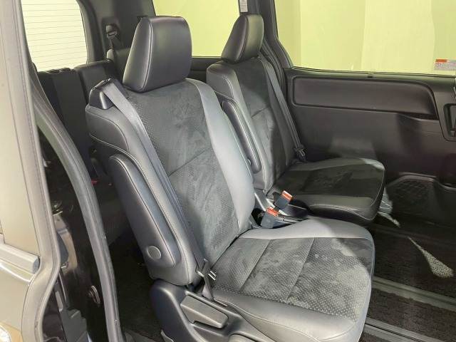 トヨタ ヴォクシーの画像11