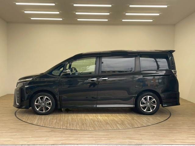 トヨタ ヴォクシーの画像16